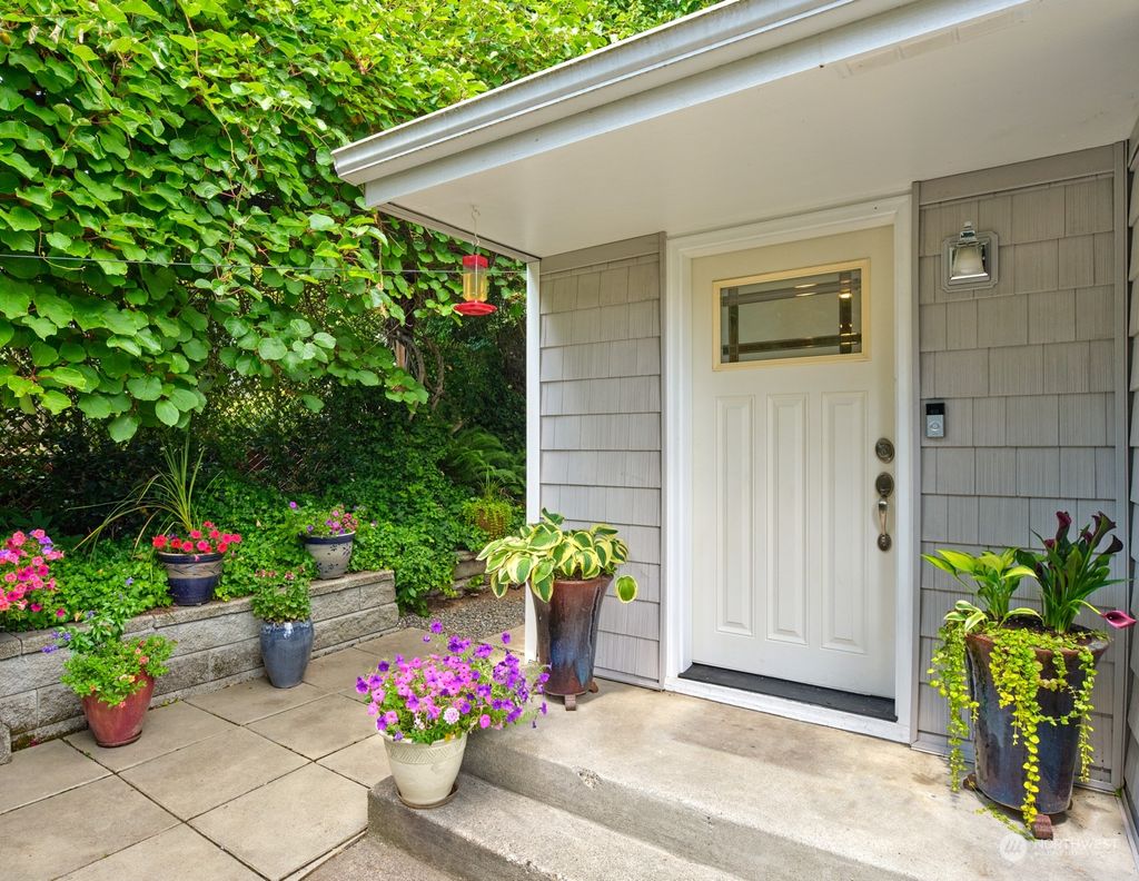 Photo of 2110 NE 100th Street, Seattle, WA 98125 (MLS # 2146729)