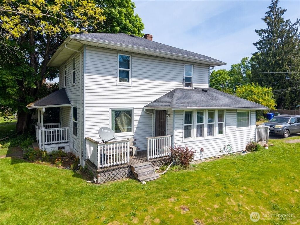 Photo of 1931 McDougall Avenue, Everett, WA 98201 (MLS # 2514147)