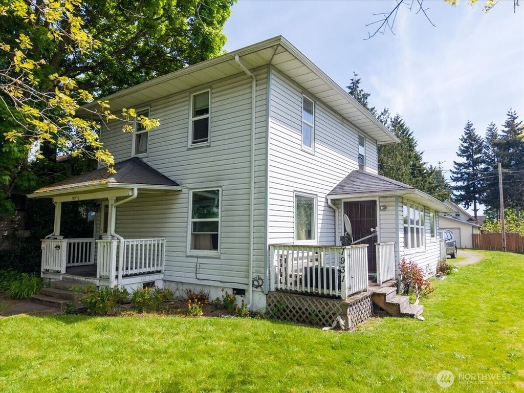 Photo of 1931 McDougall Avenue, Everett, WA 98201 (MLS # 2514147)