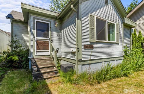 Photo of 2512 Cedar Street, Everett, WA 98201 (MLS # 2540140)