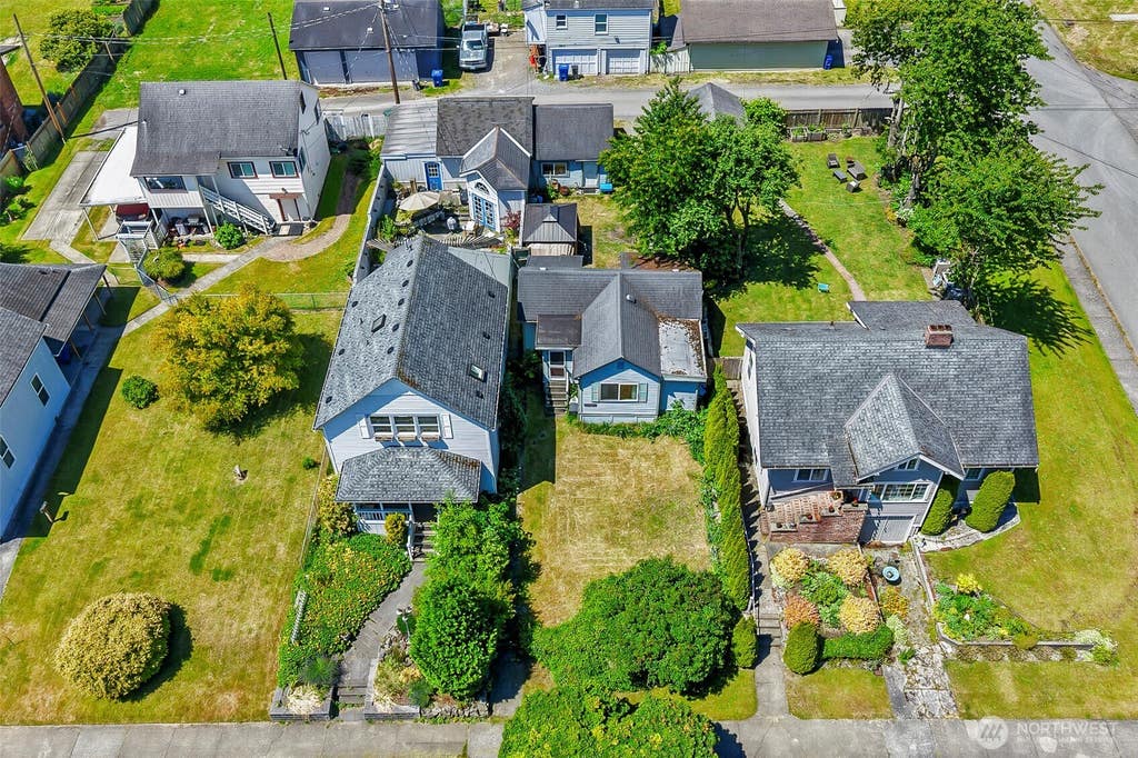 Photo of 2512 Cedar Street, Everett, WA 98201 (MLS # 2540140)