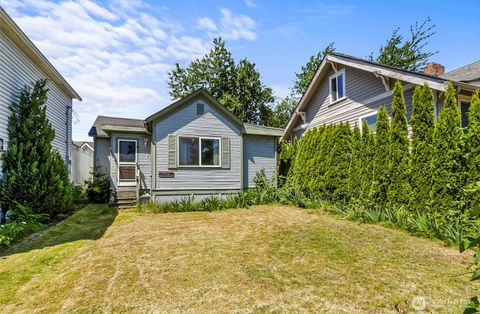 Photo of 2512 Cedar Street, Everett, WA 98201 (MLS # 2540140)