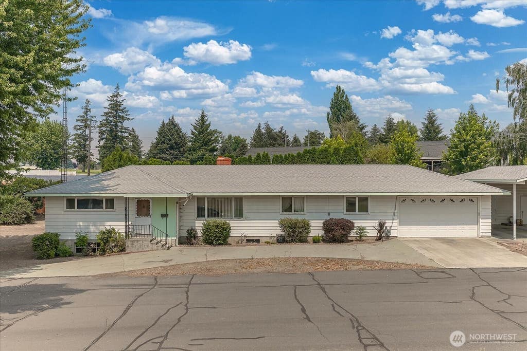 Photo of 1111 Par Drive, Ritzville, WA 99169 (MLS # 2560788)