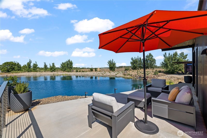 207 Vista Pointe Drive NW