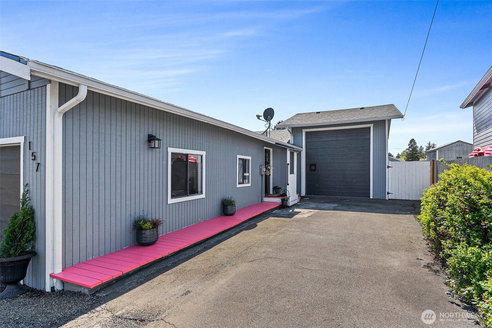 157 Canal Drive NE