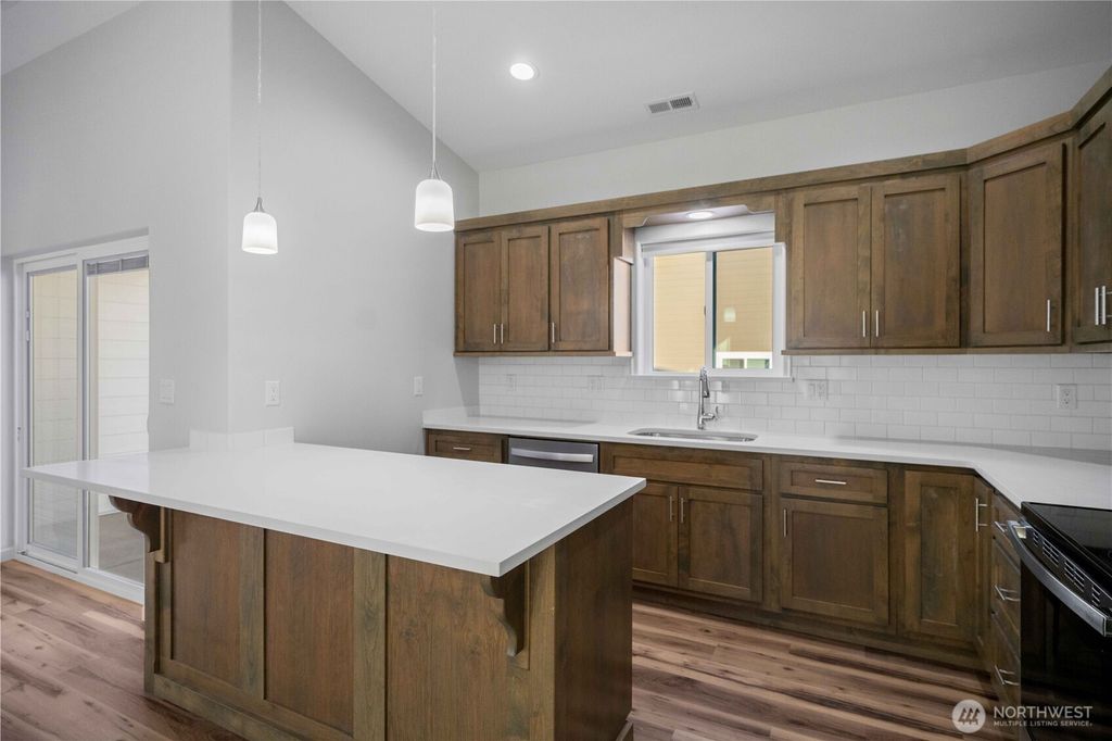 Photo of 101 Grant Drive, Ephrata, WA 98823 (MLS # 2464808)