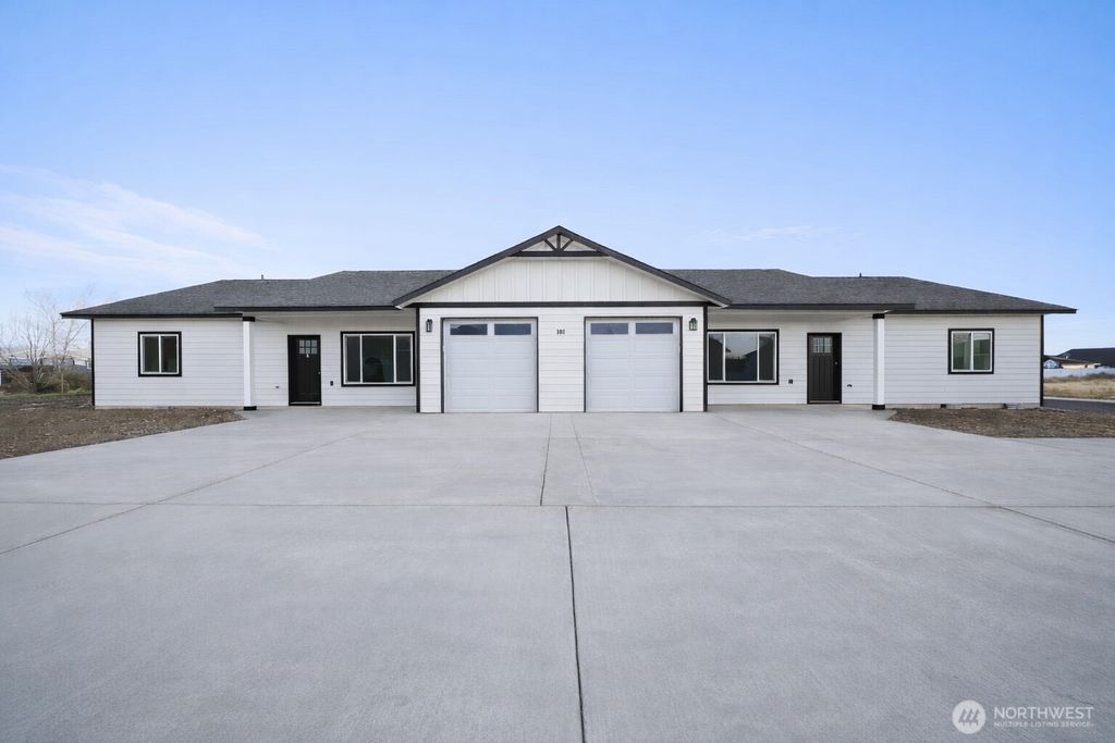 Photo of 101 Grant Drive, Ephrata, WA 98823 (MLS # 2464808)