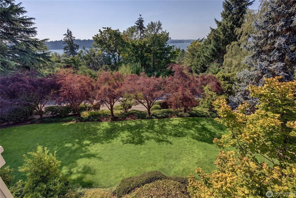 Photo of 4715 81st Avenue SE, Mercer Island, WA 98040 (MLS # 2596645)