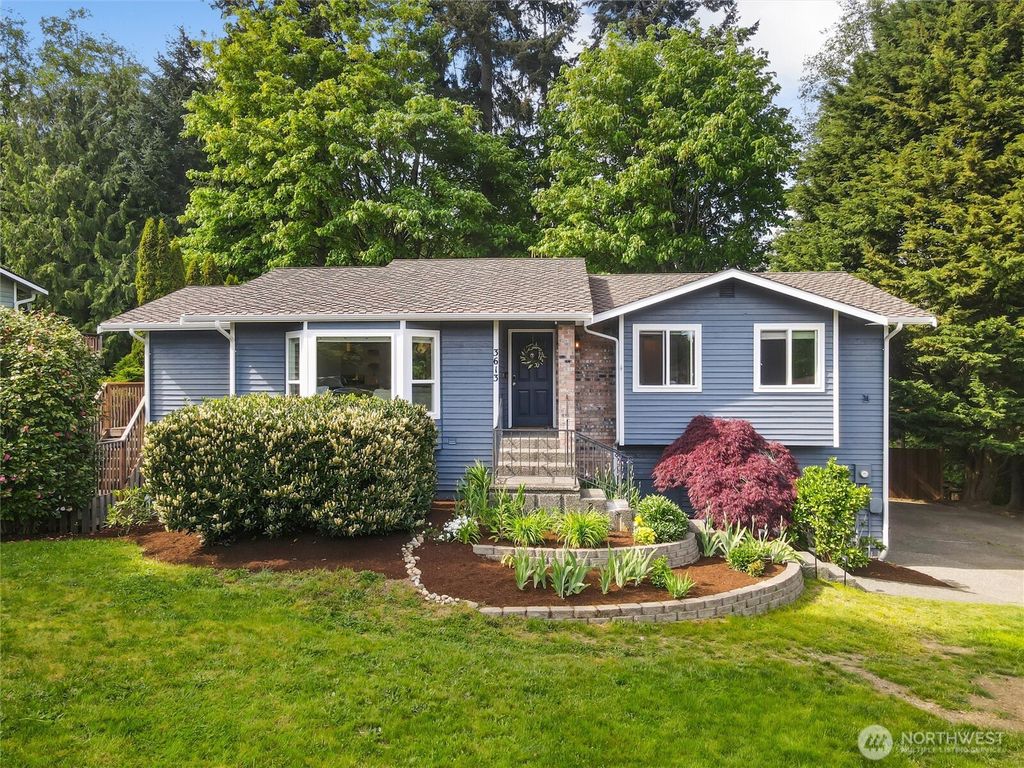 Photo of 3613 97th Place SE, Everett, WA 98208 (MLS # 2519370)