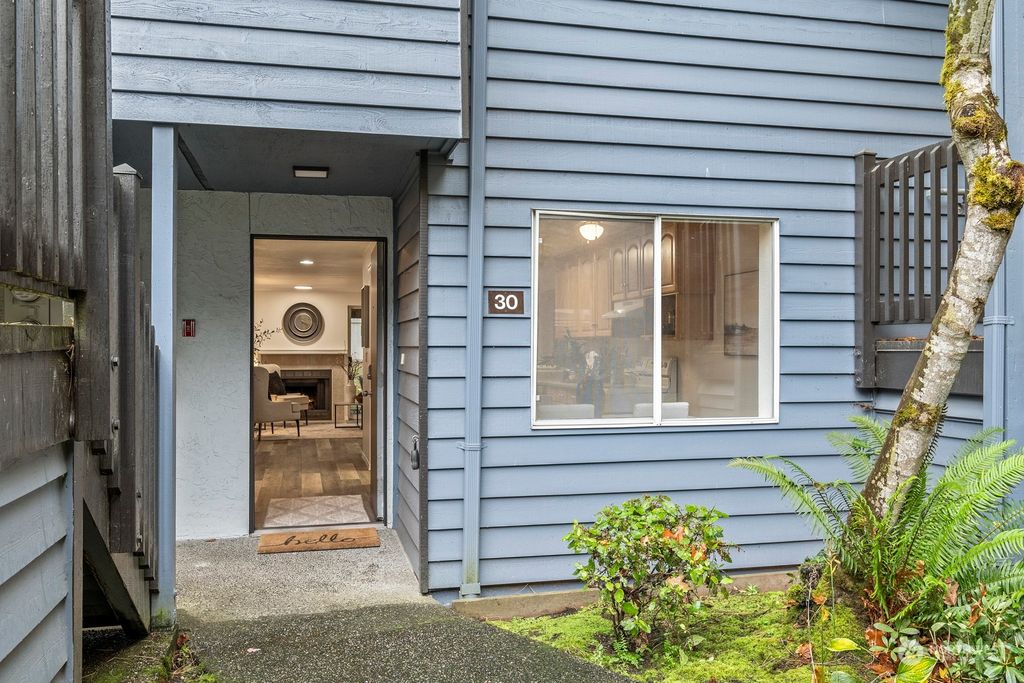 Photo of 170 Newport Way NW #D30, Issaquah, WA 98027 (MLS # 2305383)