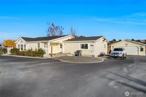 Photo of 4687 Covey Lane, Moses Lake, WA 98837 (MLS # 2456132)