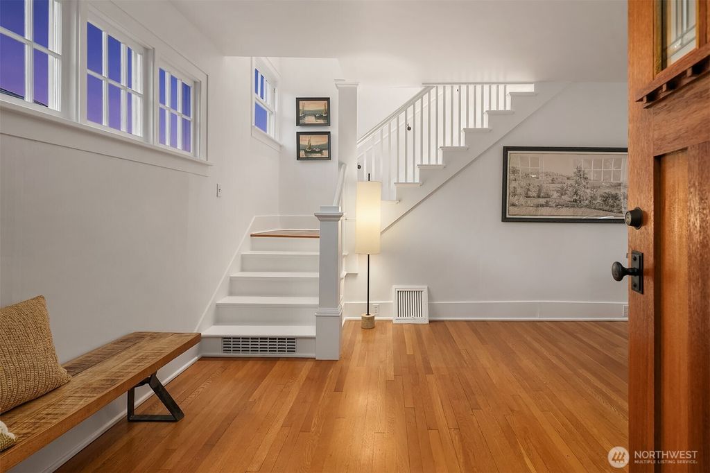 Photo of 1516 37th Avenue, Seattle, WA 98122 (MLS # 2377448)