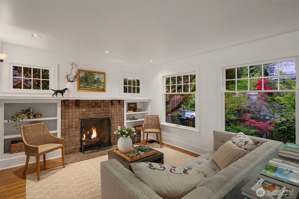 Photo of 1516 37th Avenue, Seattle, WA 98122 (MLS # 2377448)