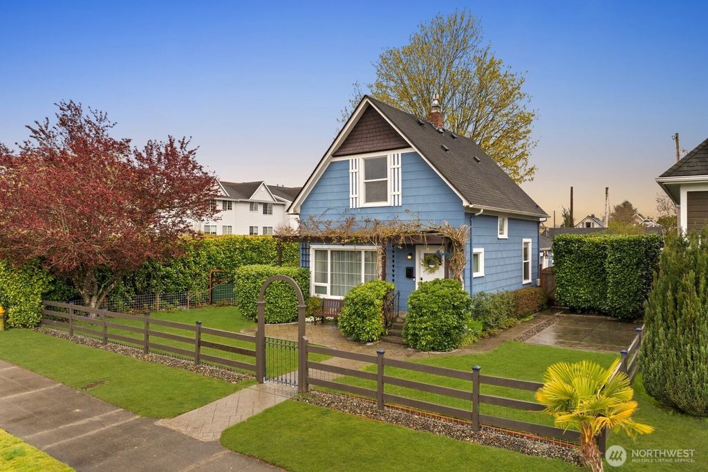 Photo of 1801 Rockefeller Avenue, Everett, WA 98201 (MLS # 2471826)