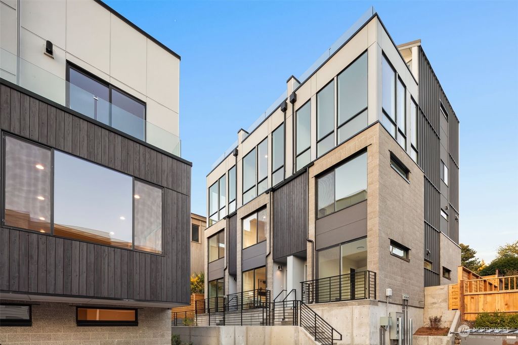 Photo of 2314 B Fairview Avenue E, Seattle, WA 98102 (MLS # 2058398)