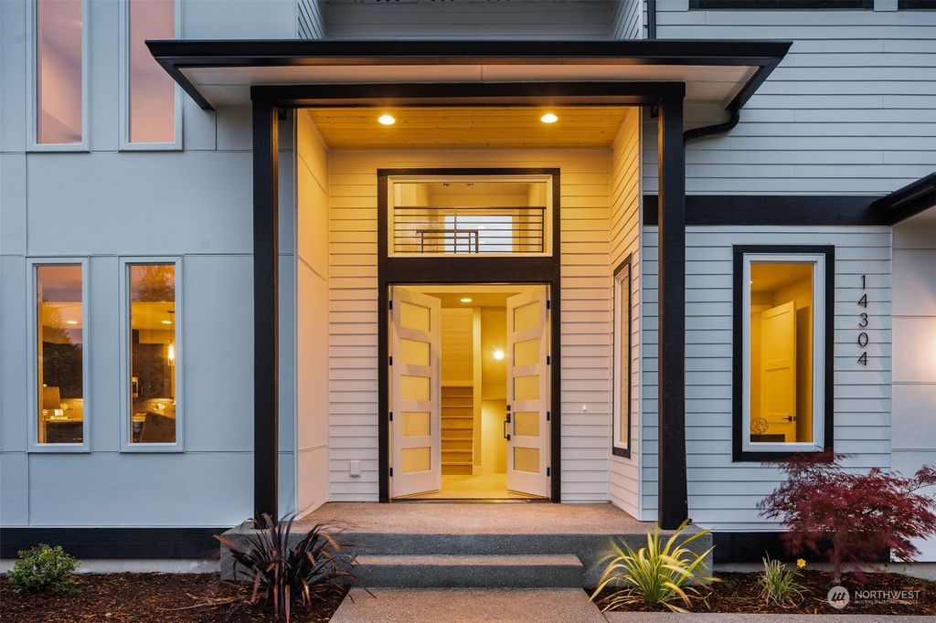 Photo of 14304 Jefferson Way, Lynnwood, WA 98087 (MLS # 2202759)