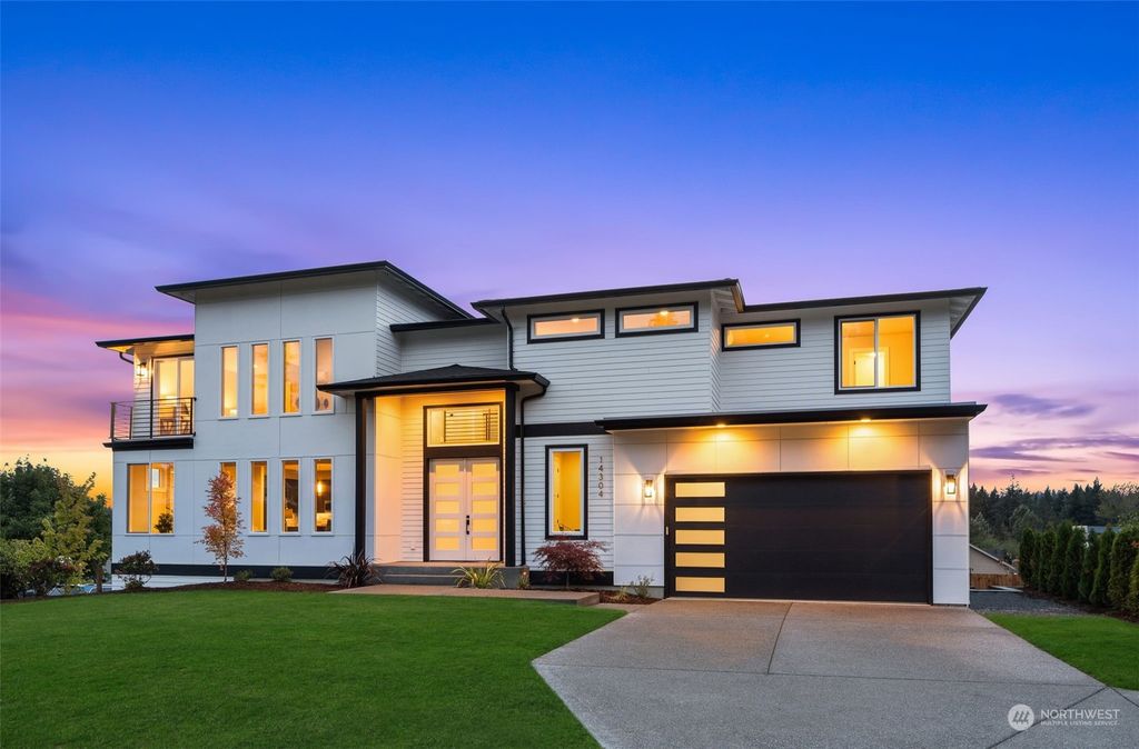 Photo of 14304 Jefferson Way, Lynnwood, WA 98087 (MLS # 2202759)