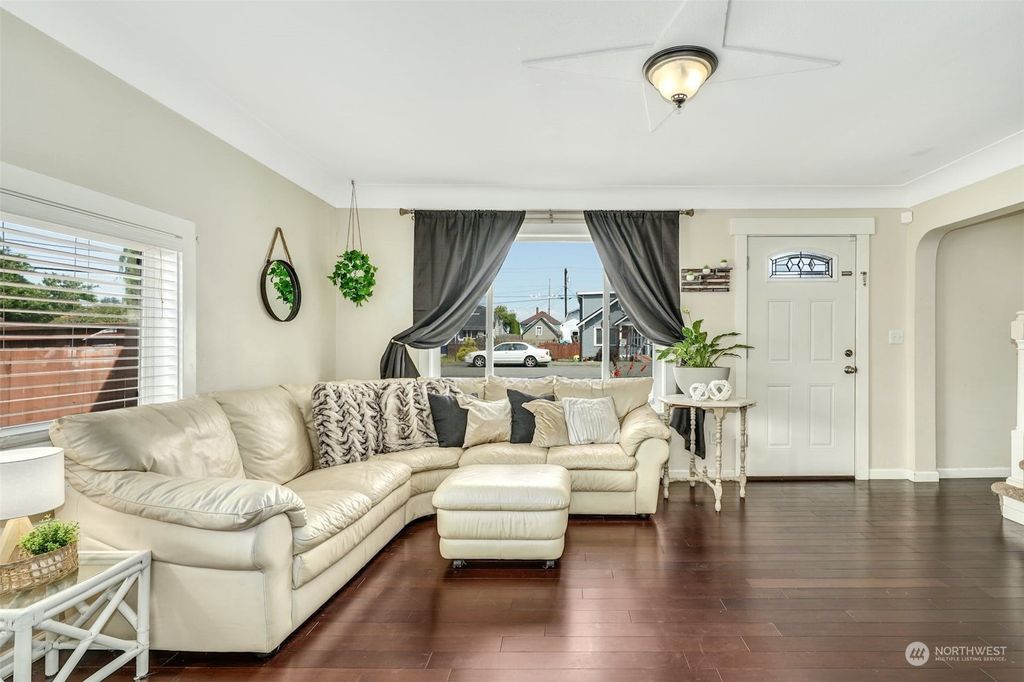 Photo of 1508 Maple Street, Everett, WA 98201 (MLS # 2141889)