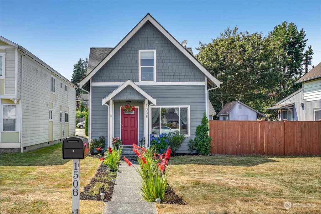Photo of 1508 Maple Street, Everett, WA 98201 (MLS # 2141889)