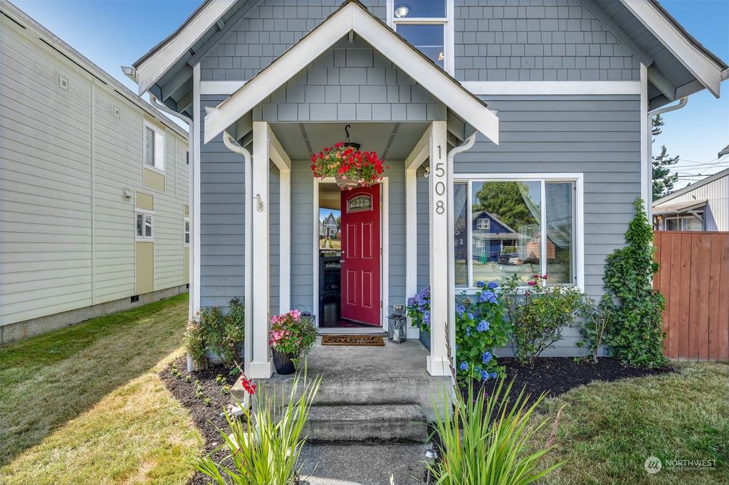 Photo of 1508 Maple Street, Everett, WA 98201 (MLS # 2141889)