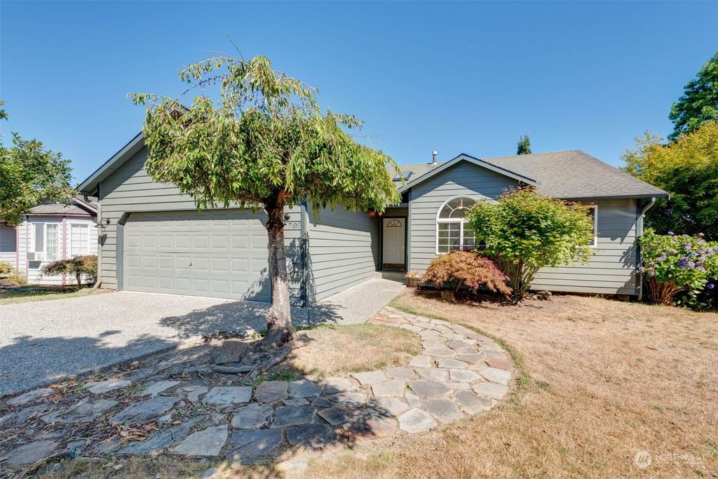 Photo of 7105 69th Place NE, Marysville, WA 98270 (MLS # 2156446)