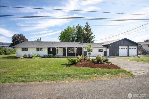 Photo of 319 Vancouver Street, Sumas, WA 98295 (MLS # 2551941)