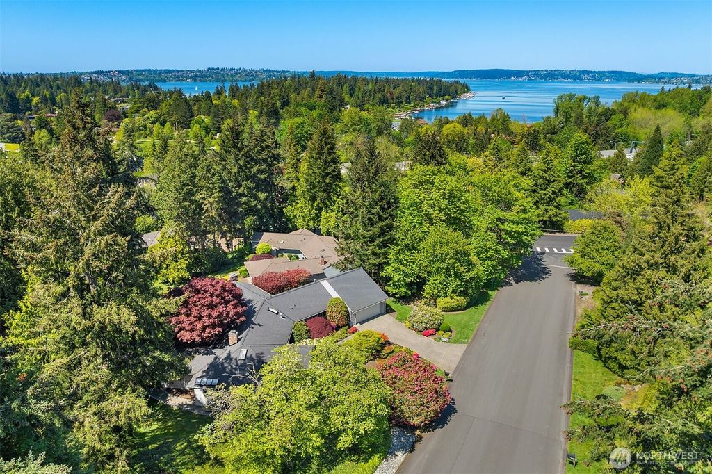 Photo of 2709 86th Avenue NE, Clyde Hill, WA 98004 (MLS # 2362780)