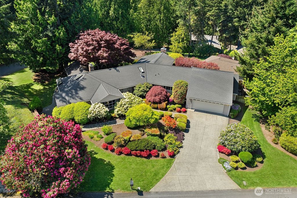 Photo of 2709 86th Avenue NE, Clyde Hill, WA 98004 (MLS # 2362780)