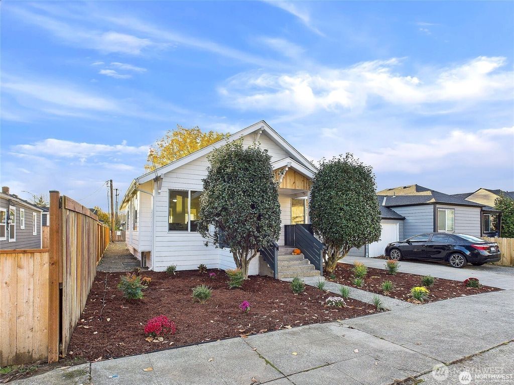 Photo of 305 Meadow Avenue N, Renton, WA 98057 (MLS # 2496574)