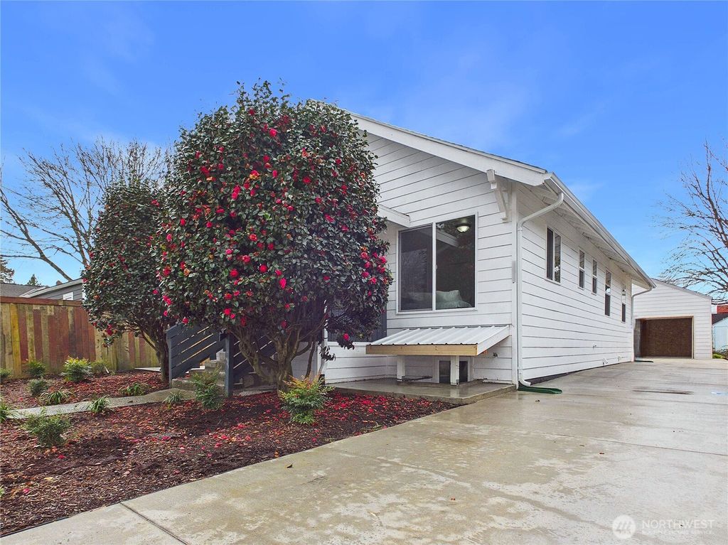 Photo of 305 Meadow Avenue N, Renton, WA 98057 (MLS # 2496574)