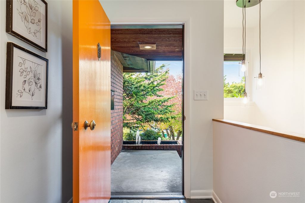 Photo of 4544 Purdue Avenue NE, Seattle, WA 98105 (MLS # 2000898)