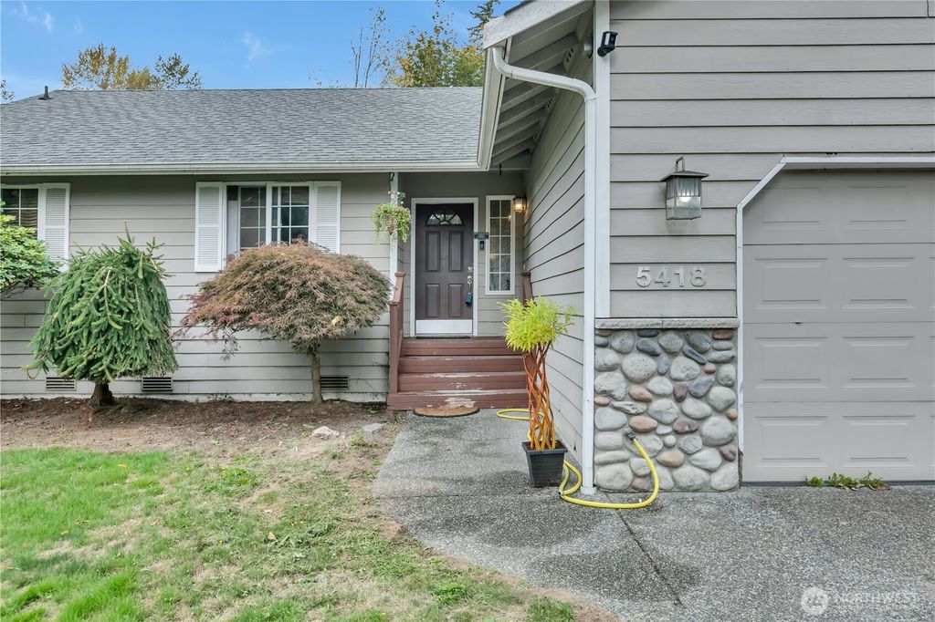 Photo of 5418 SE 96th Drive, Snohomish, WA 98290 (MLS # 2433817)