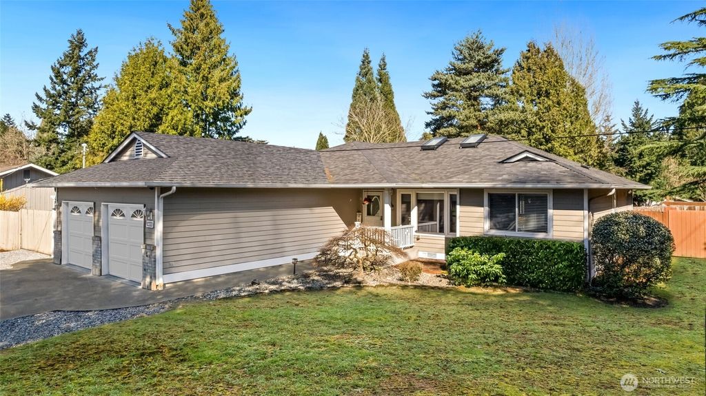 Photo of 708 Hilltop Avenue, Kent, WA 98031 (MLS # 2496095)
