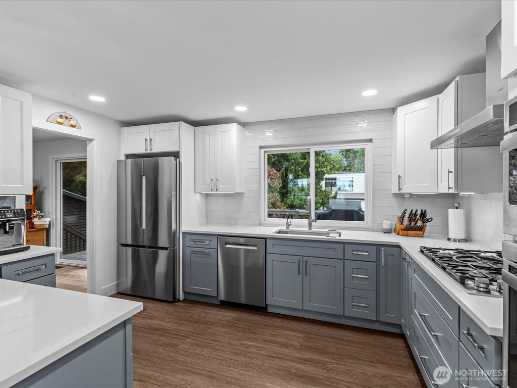 Photo of 6202 120th Avenue NE, Kirkland, WA 98033 (MLS # 2439386)