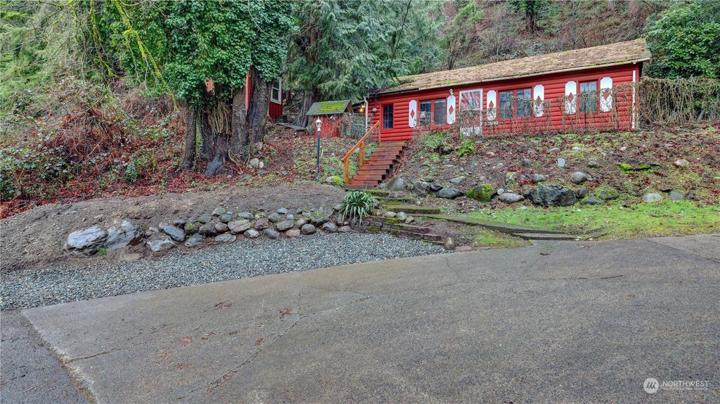 Photo of 22530 Dorre Don Way SE, Maple Valley, WA 98038 (MLS # 2195371)