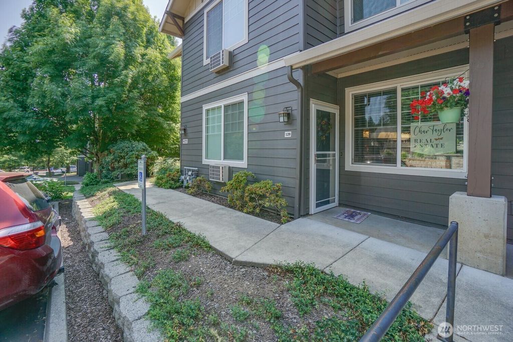 Photo of 10800 SE 17th Circle #L129, Vancouver, WA 98664 (MLS # 2491513)