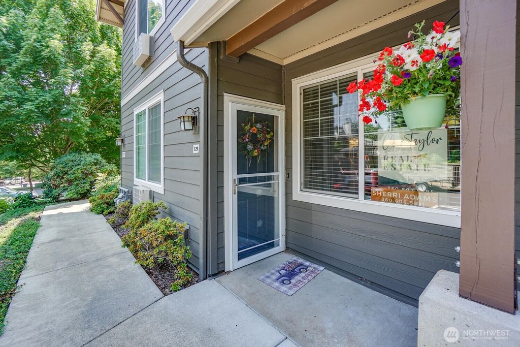 Photo of 10800 SE 17th Circle #L129, Vancouver, WA 98664 (MLS # 2491513)
