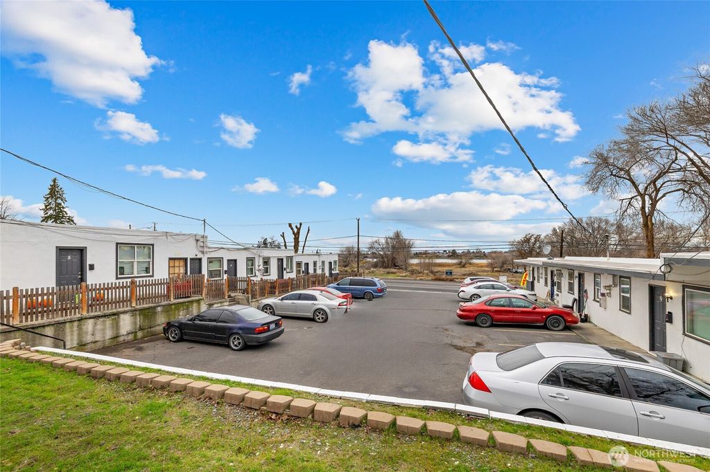 Photo of 1029 S Division Street, Moses Lake, WA 98837 (MLS # 2480951)