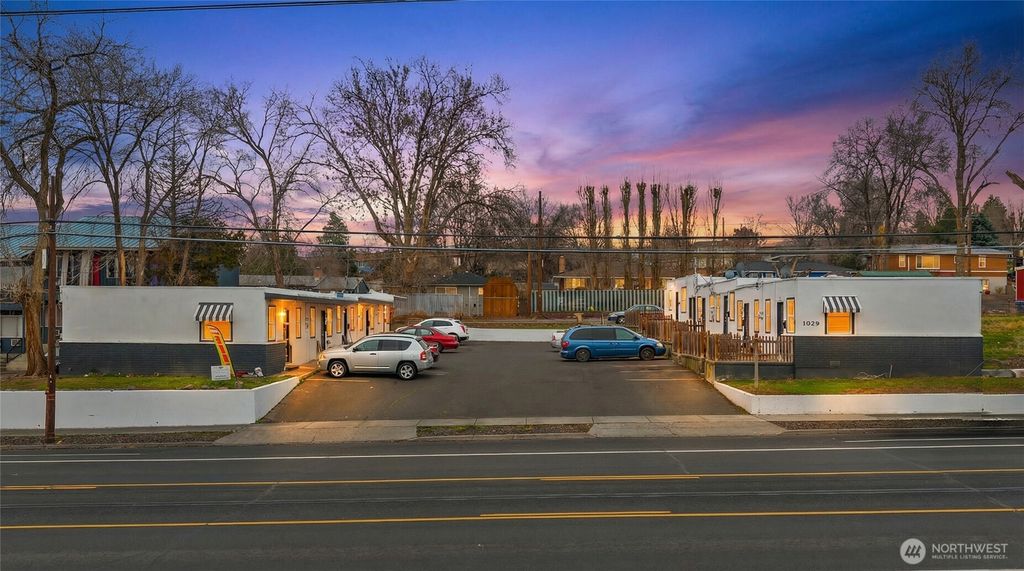 Photo of 1029 S Division Street, Moses Lake, WA 98837 (MLS # 2480951)