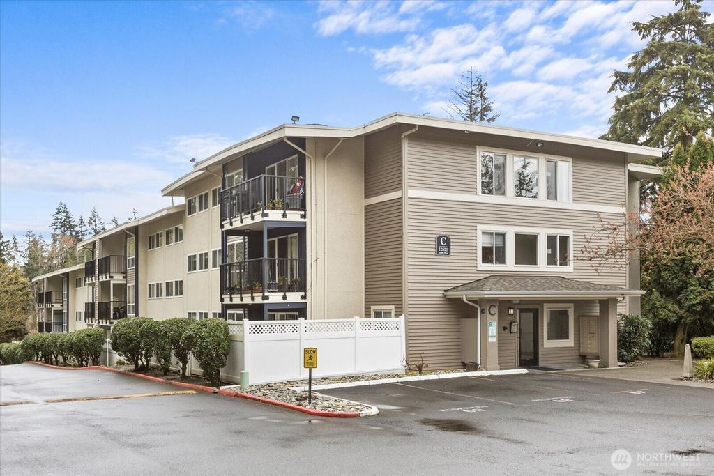 Photo of 12631 NE 9th Place #C205, Bellevue, WA 98005 (MLS # 2516650)