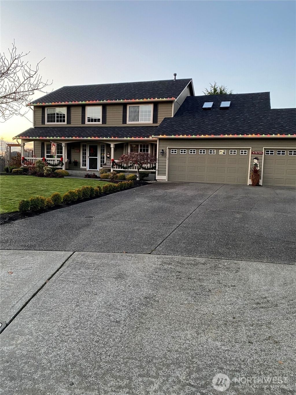 Photo of 1702 35th Street Pl SE, Puyallup, WA 98372 (MLS # 2496458)