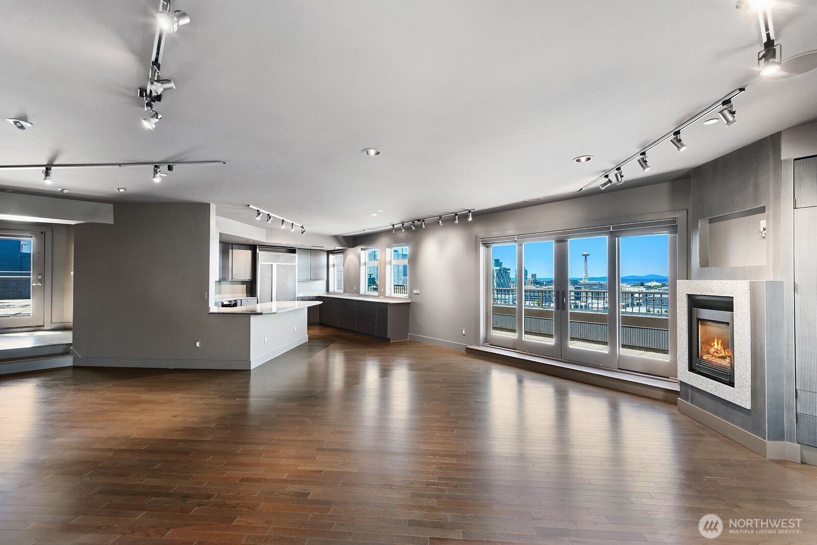 745 Bellevue Avenue E 402