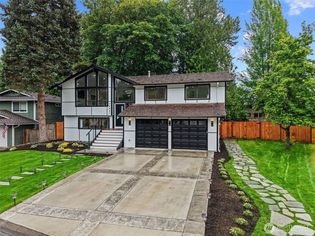 Photo of 16031 SE 167th Place, Renton, WA 98058 (MLS # 2530071)