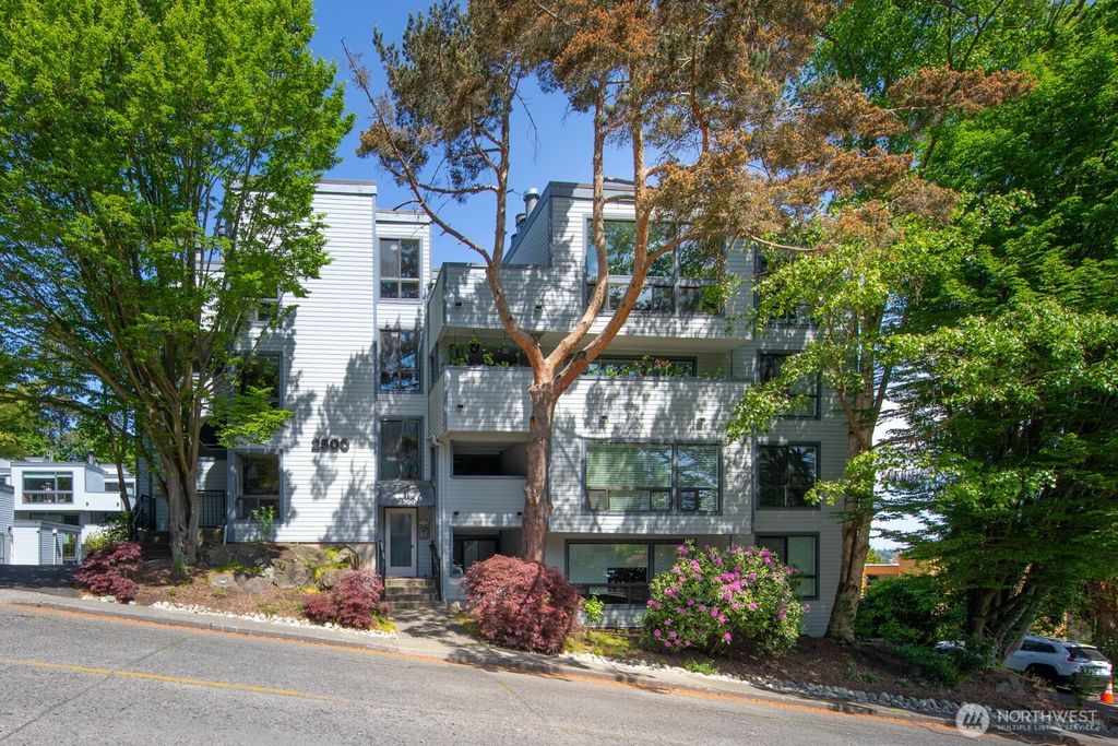 Photo of 2500 W Manor Place #216, Seattle, WA 98199 (MLS # 2373581)
