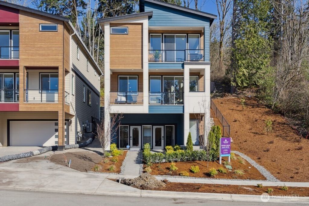 Photo of 4004 Aberdeen Way NE, Renton, WA 98056 (MLS # 2526939)