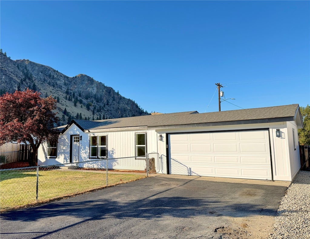 Photo of 14906 Voss Place, Entiat, WA 98822 (MLS # 2595320)
