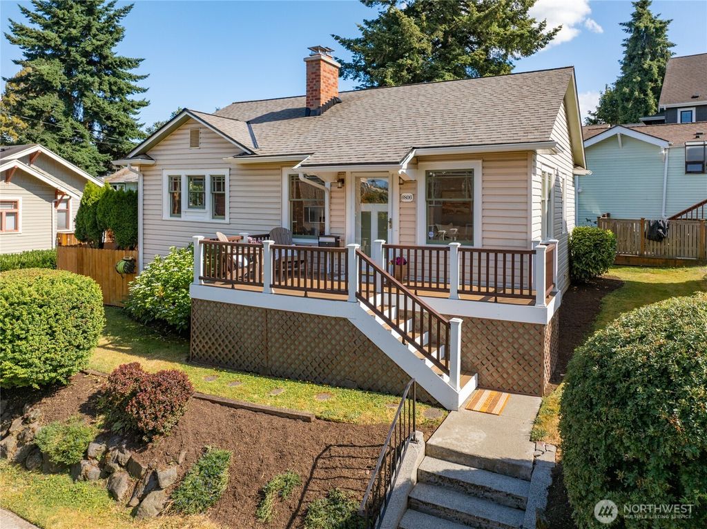 Photo of 6806 Woodlawn Avenue NE, Seattle, WA 98115 (MLS # 2400944)