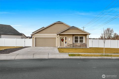 Photo of 502 N Montana Street, Moses Lake, WA 98837 (MLS # 2460866)