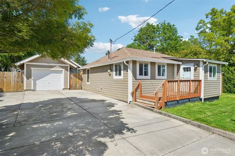 Photo of 9810 NE 3rd Street, Vancouver, WA 98664 (MLS # 2520909)