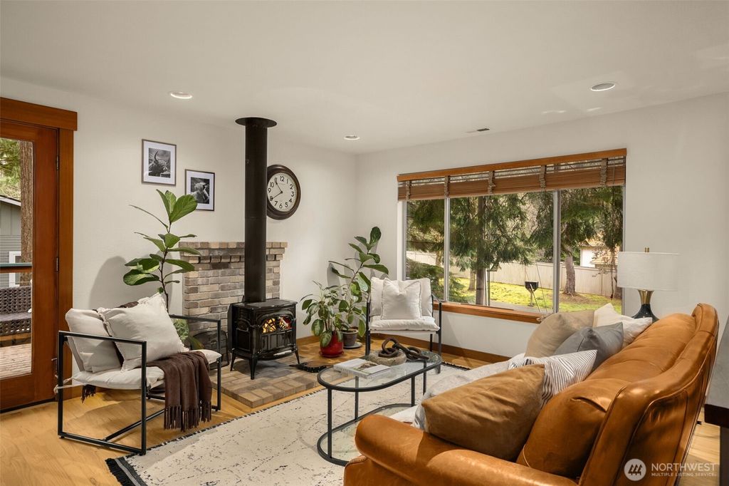 Photo of 23415 NE 73rd Street, Redmond, WA 98053 (MLS # 2487039)